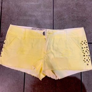 Day trip Capricorn Yellow Shorts, size 27